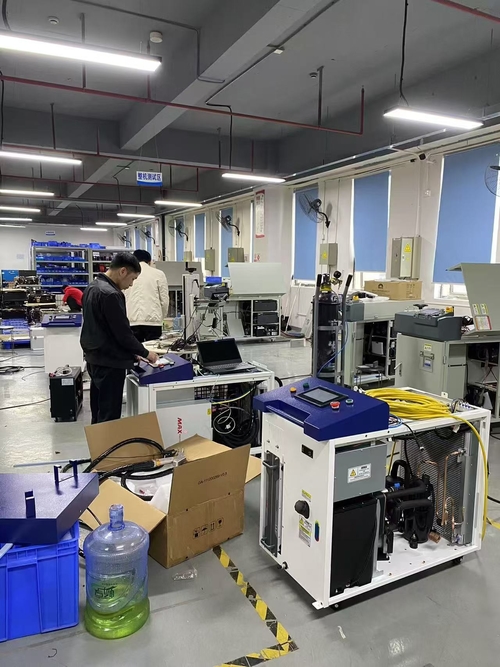 Latest company news about Shenzhen Hanwei Laser: Technicians Produce Machines following Professional Standards